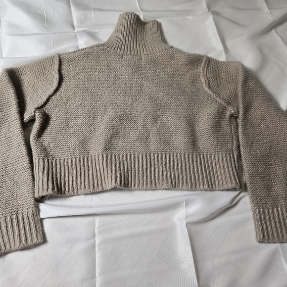 Shein Long Sleeve Crop top cream size: XS - Picture 2 of 5